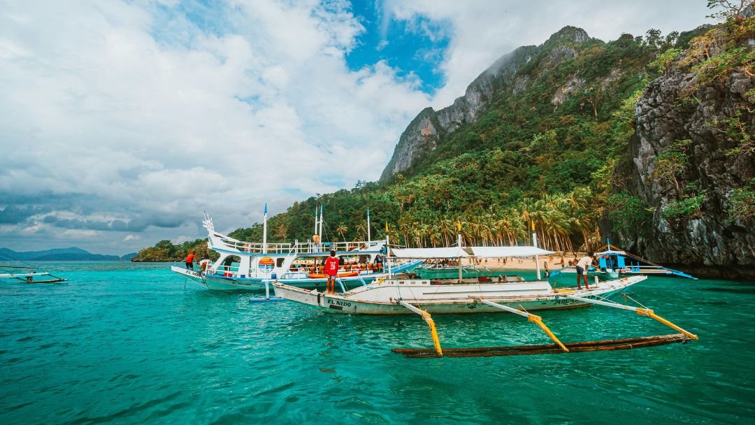 10 Must-Visit Destinations in the Philippines: A Car Rental Guide